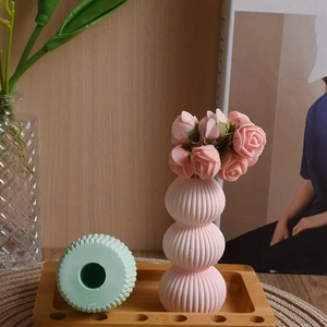 Modern bubble texture ceramic vase set with vertical stripes in pastel pink and mint green