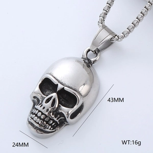 Pendentif tête de mort punk vintage en acier inoxydable argenté de taille 43x24mm