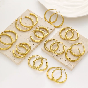 Vintage Titanium Steel Gold Hoop Earrings For Women Minimalist Vacuum Plated Geometric Quilted Twisted Hammered Hoop Earrings Jewelry