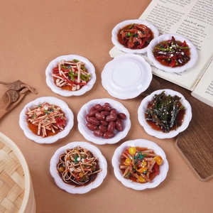 Miniature Chinese food models set on 8cm scalloped plates for dollhouse decoration