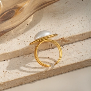 Vintage style 18K gold plated stainless steel open ring with a large white pearl centerpiece