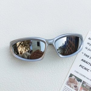 Detailed close-up of Y2K style kids sports sunglasses with silver mirrored lenses