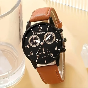 Detailansicht der braunen Lederarmbanduhr mit schwarzem Zifferblatt und roségoldenen Markern