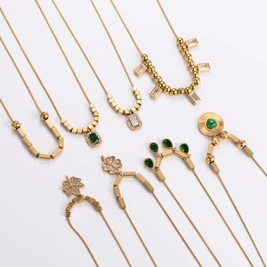Vintage 18K Gold Plated Stainless Steel Necklace For Women Retro Cat's Eye Stone Zirconia Maple Leaf Pendant Jewelry