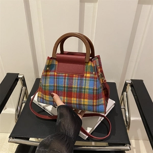 Sac bandoulière rétro à carreaux multicolores avec des poignées rondes élégantes