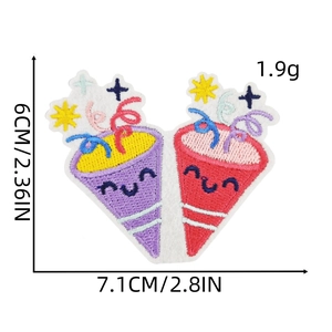 Vue détaillée des dimensions d'un écusson brodé en forme de canon à confettis violet et rouge