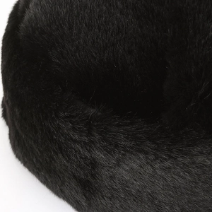 Chapeau d'hiver pour hommes en fausse fourrure noire épaisse avec protection d'oreilles
