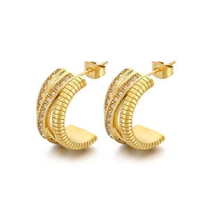 Boucles d'oreilles créoles C en acier doré avec bandes texturées et cristaux