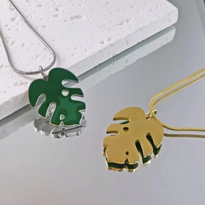 Colliers en acier inoxydable plaqué or 18 carats avec pendentifs feuilles de monstera