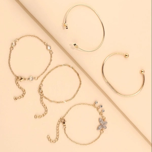 Set di 5 bracciali bohémien dorati con farfalla di cristallo e ciondoli in strass