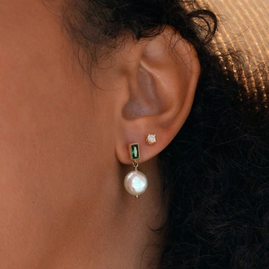 925 silver emerald zircon earrings with freshwater pearl pendant on a female model