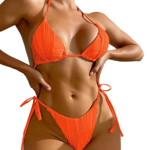 Set bikini arancione a coste da donna con top allacciato al collo e slip con laccetti