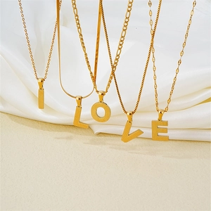Collana Iniziale In Acciaio Inossidabile Placcato Oro Pendente Lettera Texturizzato Catena Figaro Gioielli Donna Moda