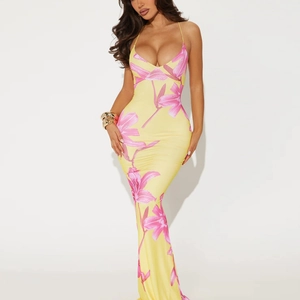 Floral print halter V-neck maxi dress in yellow and pink for a slim silhouette