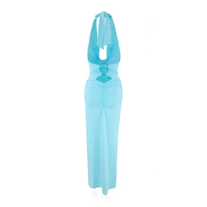 Vue arrière détaillée de la robe dos nu bleu clair avec anneau et fronces sexy