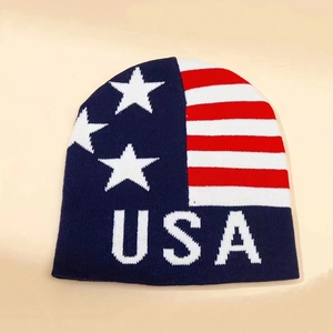Winter USA Flagge Strickmütze in Dunkelblau mit roten und weißen Sternen und Streifen