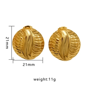 Detailed view of 21mm golden irregular heart earrings showing weight and dimensions