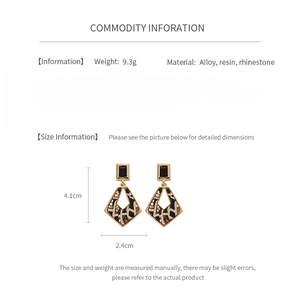 Detailed size and material information for vintage resin diamond-studded square earrings