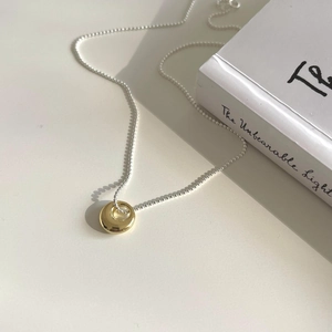 Minimalist 925 silver beaded necklace with a polished gold ring pendant for women