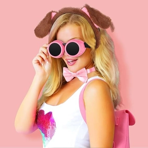 Detail von pinker Schutzbrille, Plüsch-Hundeohren-Stirnband und Satin-Fliege Set