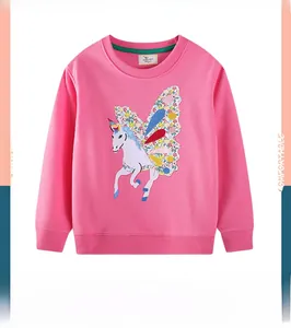 Detail von rosa Mädchen-Sweatshirt mit floraler Einhorn-Applikation und feinem Strick