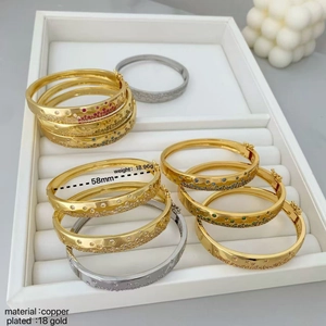 Bracelets à la mode plaqués or 18 carats avec zircons colorés en finition or et argent