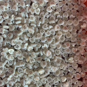 Natural freshwater shell heart-shaped beads with gold letter M for DIY jewelry making