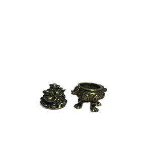Mini brûleur d'encens en bronze vintage avec motifs en relief et base à trois pieds