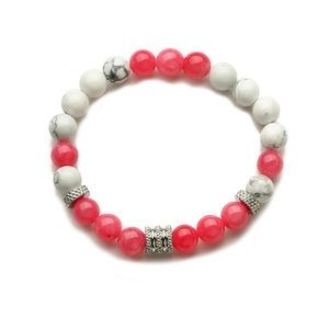 Natur-Weißtürkis Perlenarmband mit rosa Steinen und Akzenten aus Edelstahl
