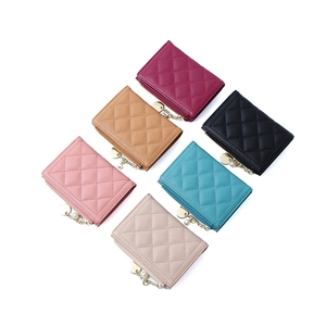 Short women's wallets in six colors featuring quilted patterns and pearl zipper charms