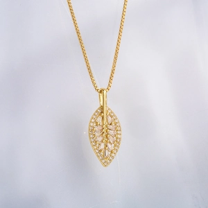 18K gold plated leaf pendant necklace with micro-p鑲 ziconia crystals on a gold box chain