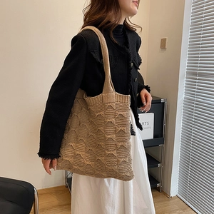 Detail of khaki crochet tote bag featuring 3D diamond knit pattern and large capacity