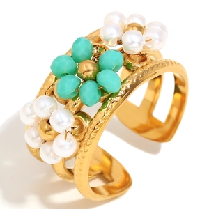 Bague bohème plaquée or 18 carats avec perles vertes et détails de fleurs
