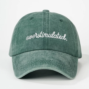 Cappellino da baseball vintage in cotone verde lavato con ricamo overstimulated bianco