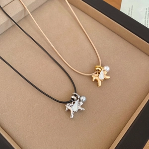 Colliers avec pendentif poney élégant, perle et nacre sur cordes tressées
