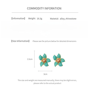 Detailed size view of vintage flower earrings with 3.5cm height and 3cm width measurements