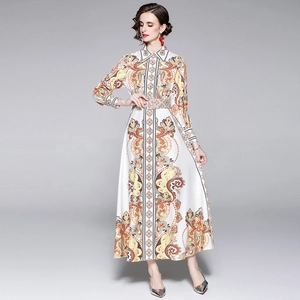 Robe longue imprimé paisley à manches longues avec col à revers et ceinture assortie