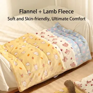Coperta per animali double-face in flanella e lana di agnello con graziosi motivi a cartoni