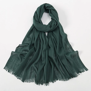 Deep green slub cotton hijab scarf with soft breathable texture and fringe details