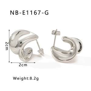 Detailed size and weight view of geometric twisted silver earrings showing 2cm measurements