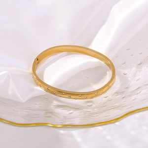 Elegant 18K gold-plated stainless steel star bracelet with rhinestones on white silk