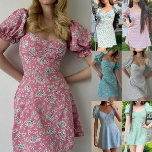 Robe à fleurs à col carré et manches bouffantes pour femmes en plusieurs coloris