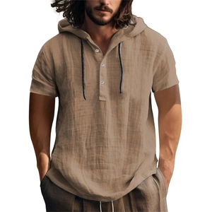 Camisa de hombre caqui de lino con capucha y manga corta con botones cuello henley