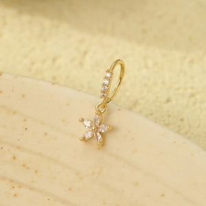 Exquisite gold-plated hoop earring with sparkling zircon flower charm pendant