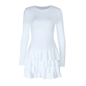 Dettaglio di un vestito bianco a maniche lunghe con gonna a tre strati di balze a balze