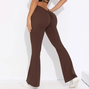 Detailansicht der kaffeebraunen Schlag-Yogahose mit gerafftem Po-Lifting-Design