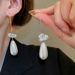 Boucles D'oreilles Pendantes Künstliche Perles Goutte D'eau Fleur Zircon En Cuivre Style Français Élégant Femmes