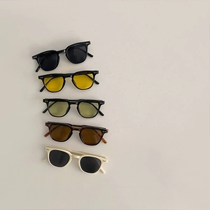 Lunettes De Soleil Pour Enfants Protection UV400 Monture Carrée PC Rivets Rétro Mode Pour Garçons Filles Été Extérieur
