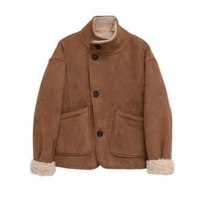 Veste en daim marron avec doublure en laine beige et col montant vue à plat soignée