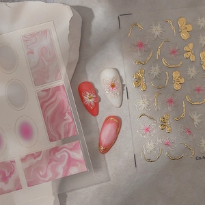 Adesivi per unghie con fiori 3D, motivi in marmo rosa e decorazioni a farfalla dorata